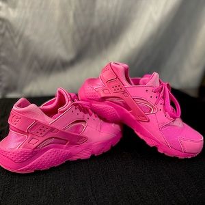 Women’s Nike huarache! Size 6, neon pink